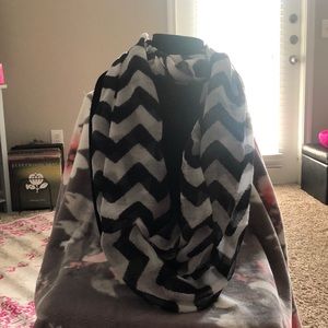 Black and White Chevron Scarf